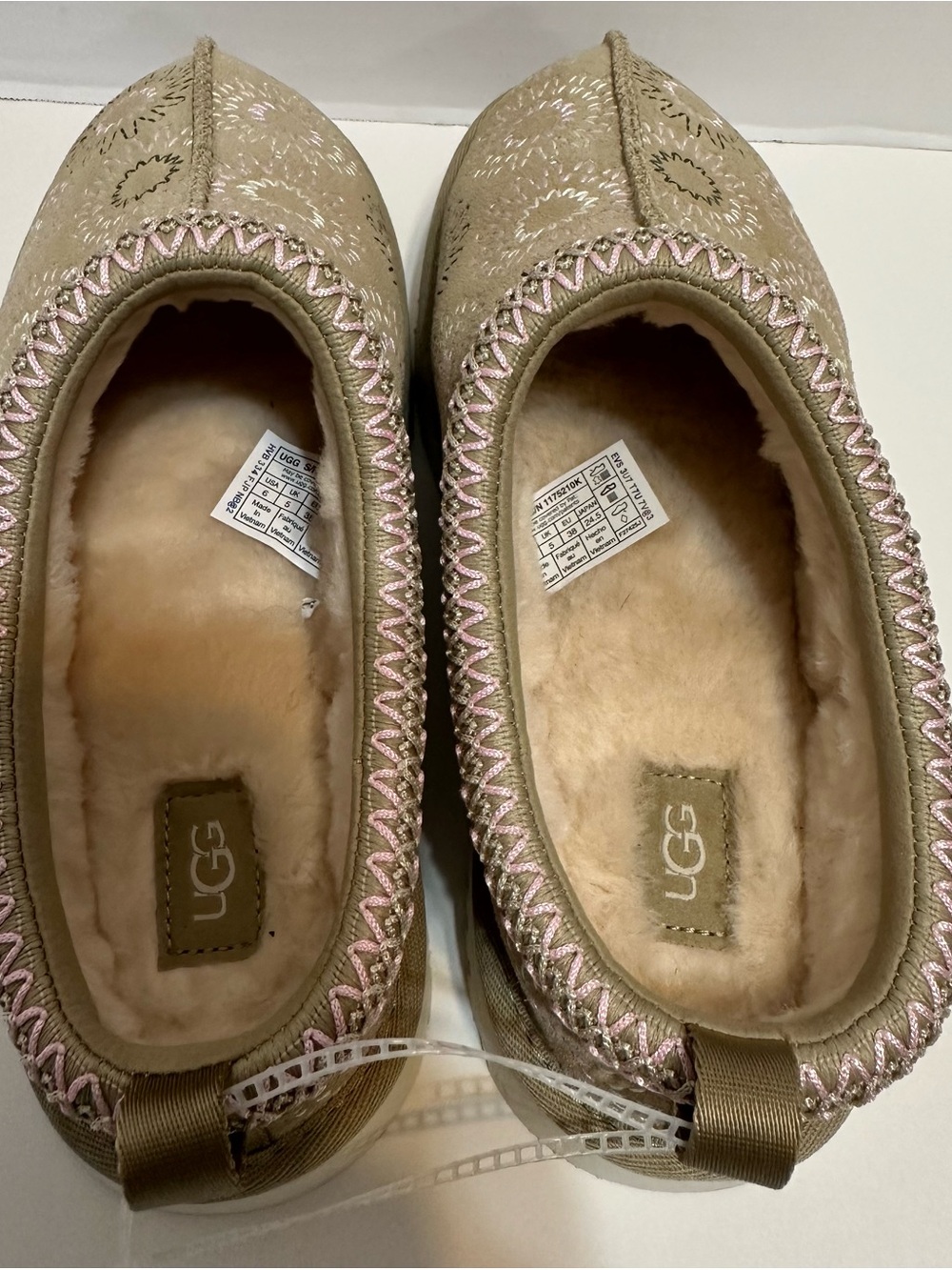 UGG Tasman Sunburst Slippers Ugg  Tazz  Sun Stitch Slippers Size NEW - Picture 2 of 6
